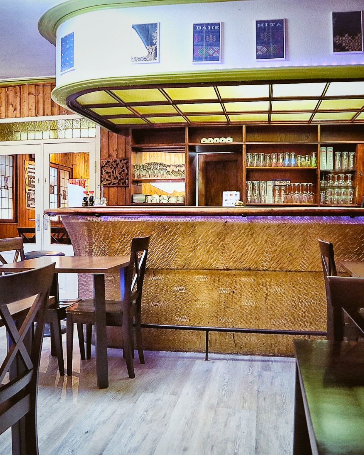 Bar und Gastraum